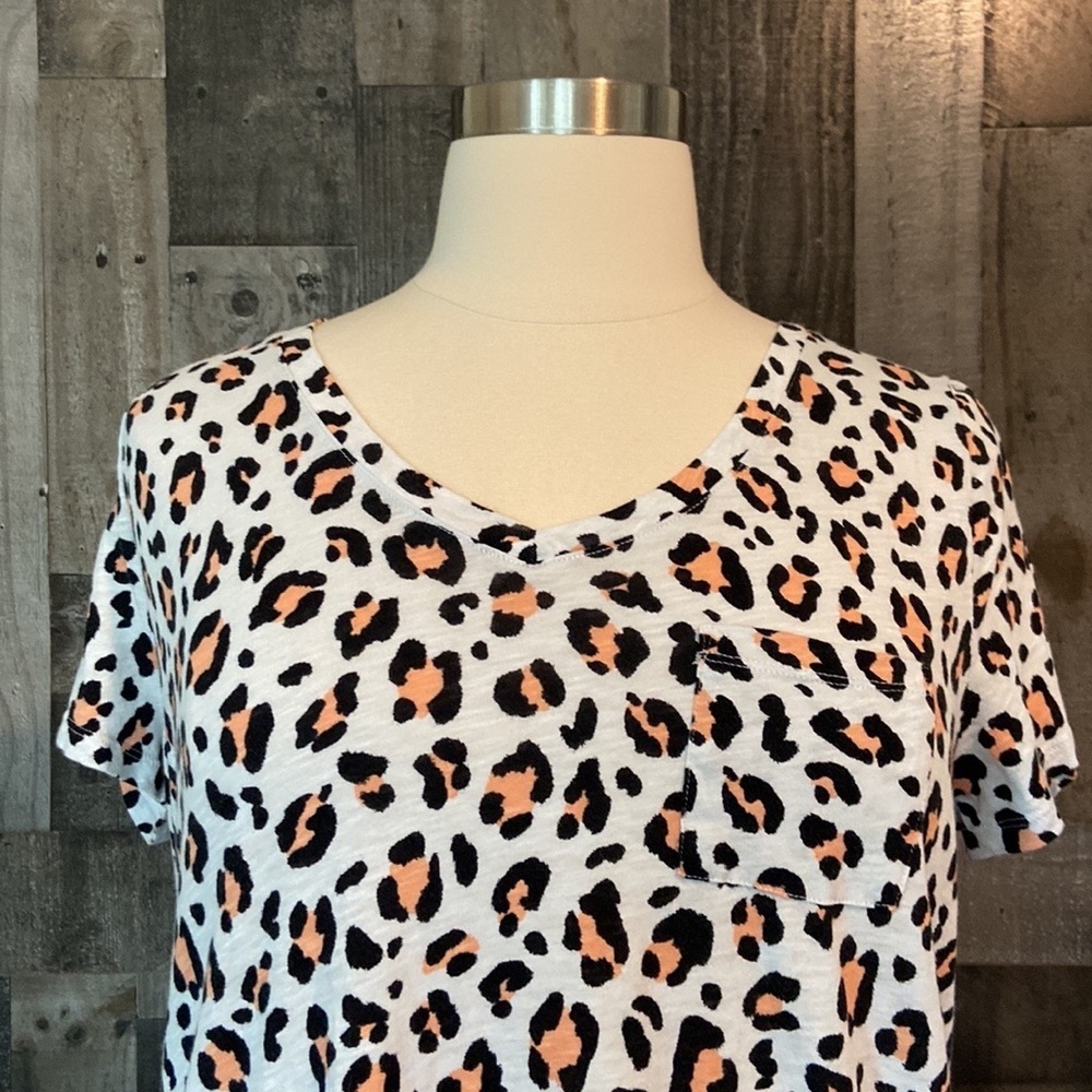 Torrid 0 Leopard Print Tee Relaxed Fit Pastel Cas… - image 2